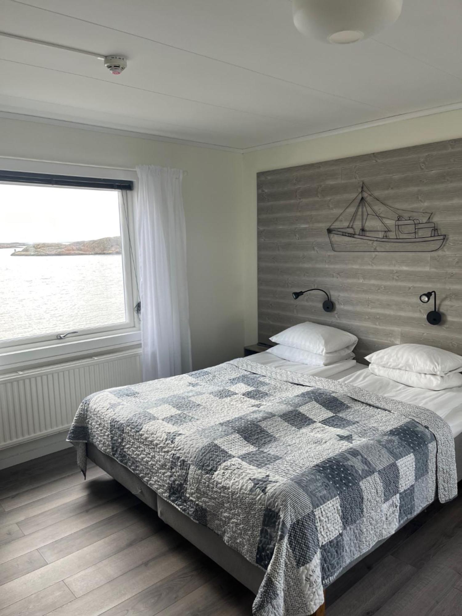 Hotell Fisketangen Kungshamn Exterior foto